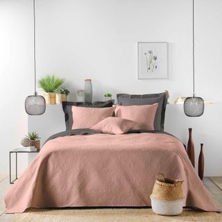Couvre lit matelasse romano rose