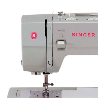 Machine à coudre SINGER 4423 automatique grise 23 points variable électrique