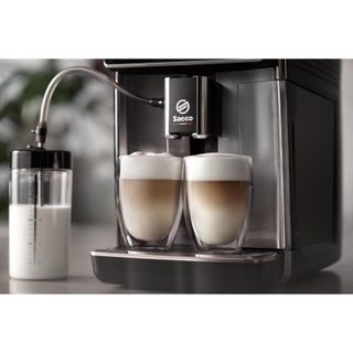Cafetiere automatique Saeco 1,8L 15 bars grains avec mousseur lait