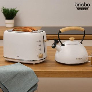 Set de petit-déjeuner Briebe SKT1177WHT grille-pain 2 tranches + bouilloire inox 2,3L Blanc Nordic