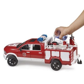 Camion de pompiers BRUDER RAM 2500 avec lumière et son 1:16