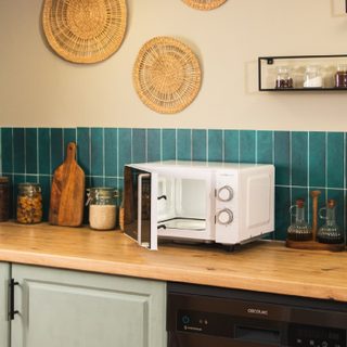 Cecotec Micro-ondes Proclean 3110 Flatbed. Capacité 20l, 700w, 6 Niveaux Ajustables, Grille De 800w, Cavité Plate Pour G