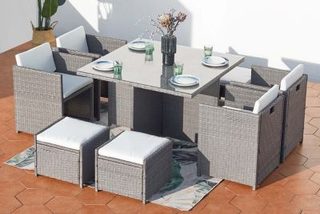 Table et chaises 8 places encastrables en résine gris-blanc MIAMI