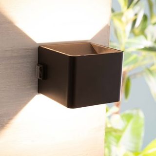 Applique LED magnétique d'extérieur à détecteur de mouvement rechargeable Iseo noir IP44 300lm 4W Brilliant