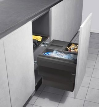 Poubelle de cuisine tri sélectif 3 bacs encastrable 44L (18+13+13) Hailo Cargo Synchro