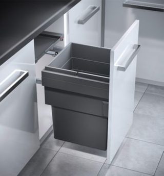 Poubelle de cuisine coulissante encastrable 55L Hailo Cargo Synchro