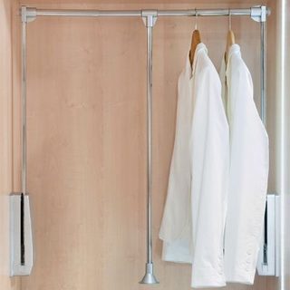 Penderie escamotable extensible chromée, largeur réglable de 600 à 830 mm