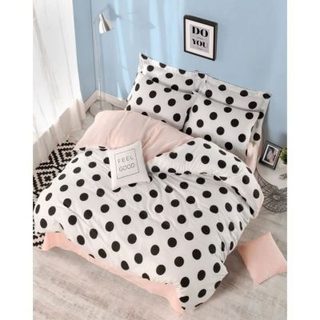 Housse de couette de qualité pour un confort optimal. Lavable en machine.
