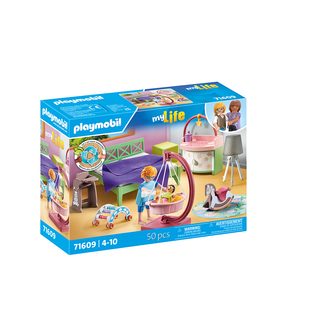 Chambre de parents avec berceau suspendu
