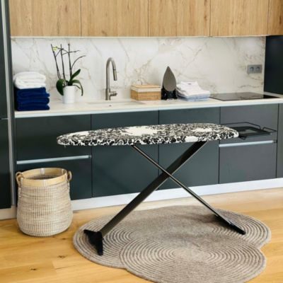 Kitchen Move Table à repasser avec pieds noirs et housse coton L.130 x l.47 x H.max 93 cm, Tiffany